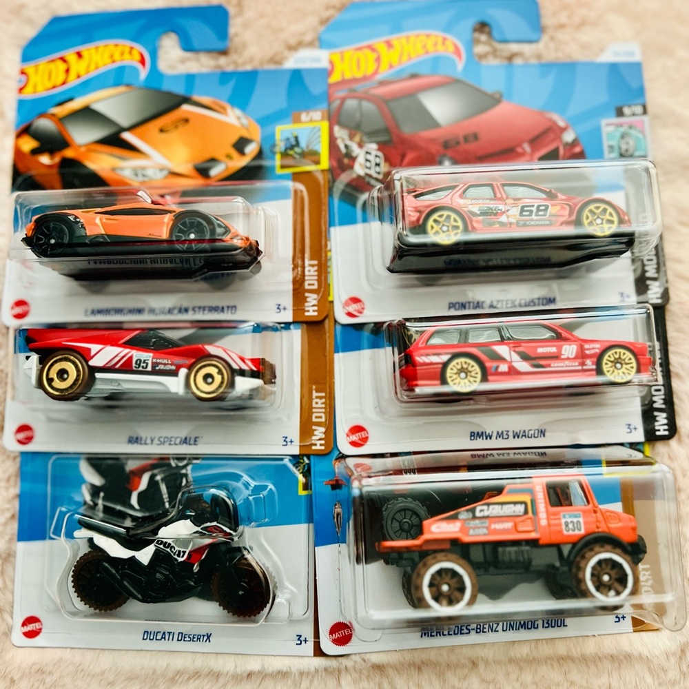 Hot Wheels HW Dirt Bundle w/2 HW Modified